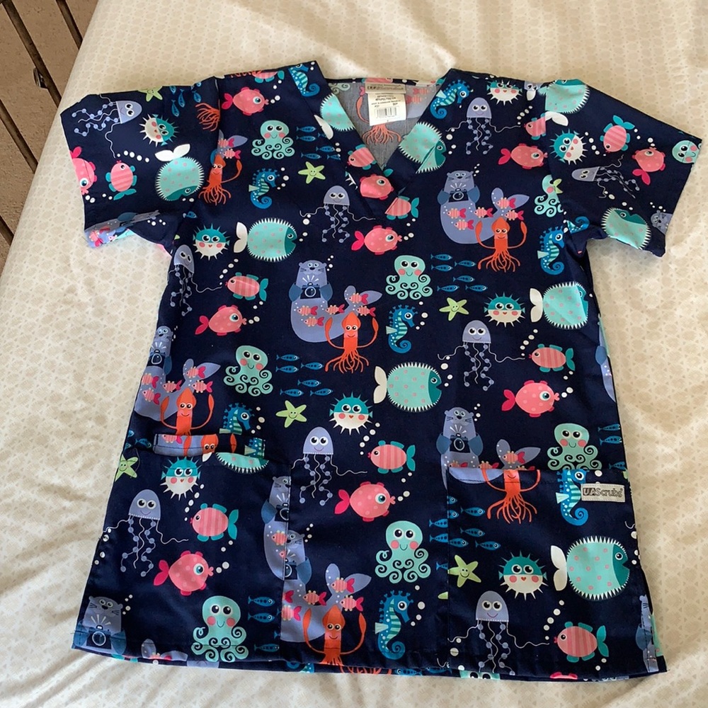 UA scrub top